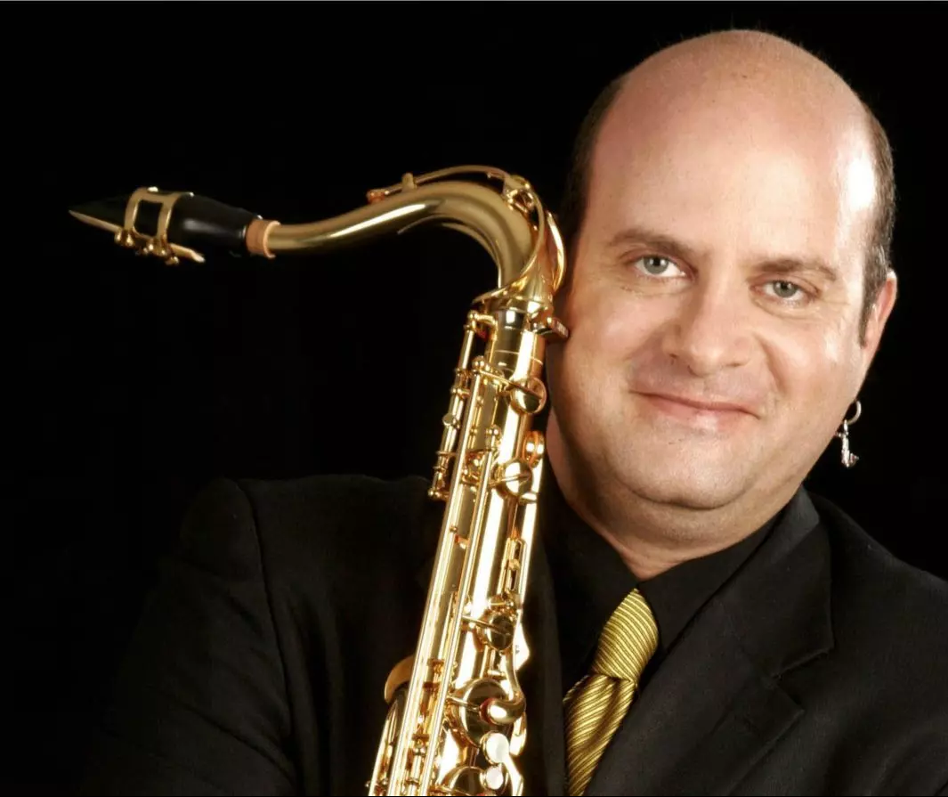 Saxofonista Derico se apresenta em Maringá nessa quinta-feira (8)