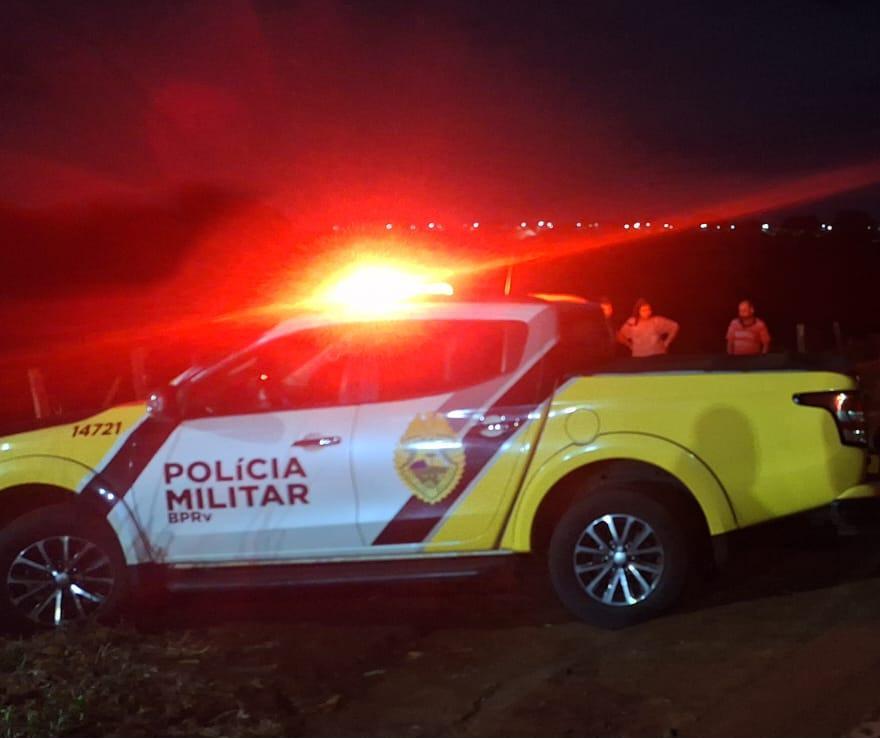 Motorista é baleado por passageiros de carro, bate veículo e morre