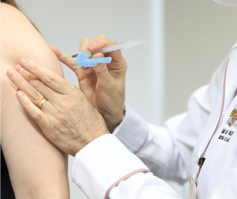 Maringá vai manter vacinação contra a Covid-19 para 42+ nessa sexta-feira (25)