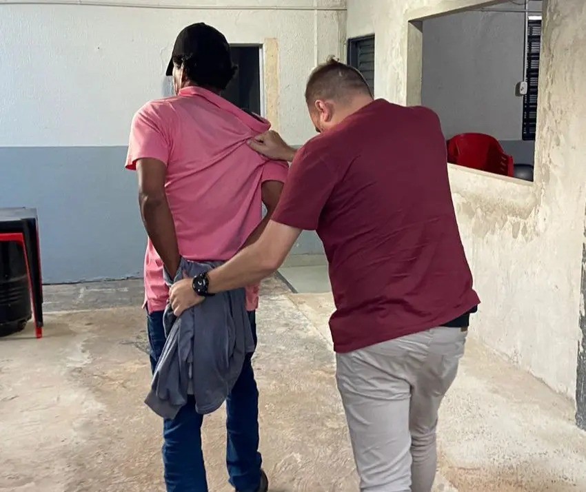 Homem é preso por tentativa de feminicídio contra ex-namorada em Paiçandu