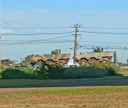 Vídeos: tanques de guerra chamam a atenção em Maringá; saiba o motivo