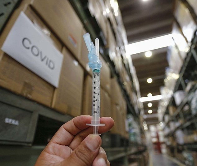 Regional de Saúde entregou quase 13 mil doses de vacinas para Maringá no sábado (26)