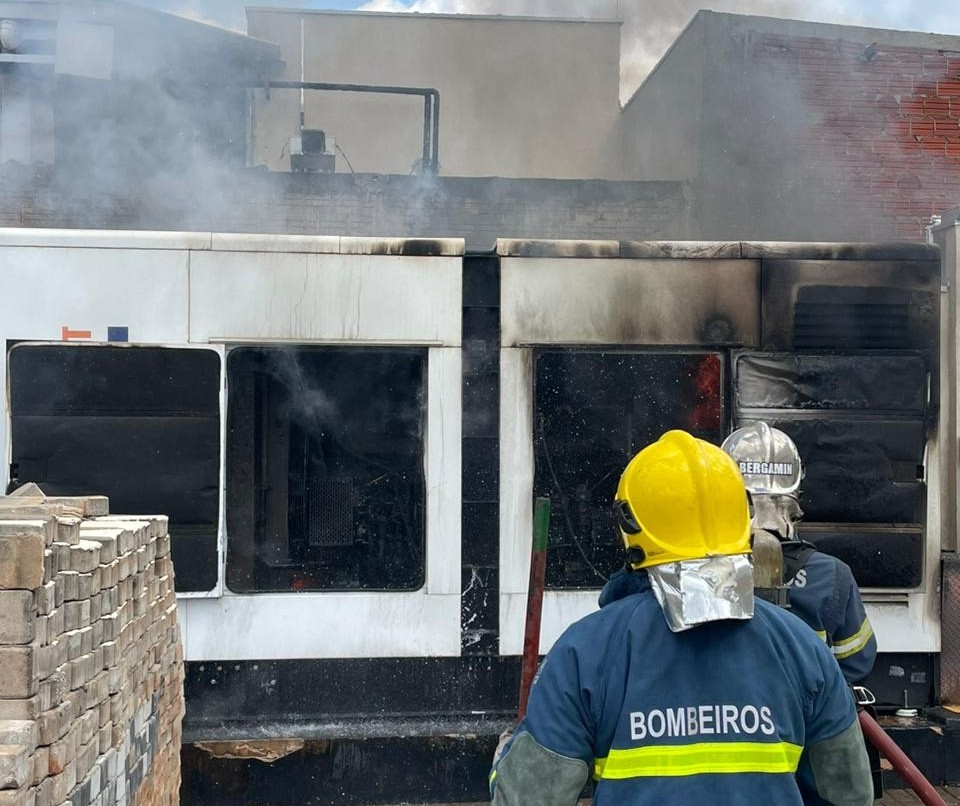 Incêndio em gerador de hospital mobiliza Bombeiros