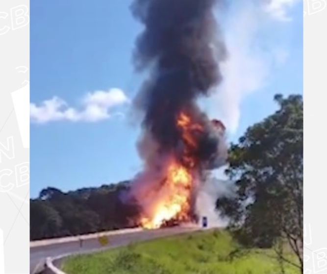 Caminhão carregado com gás explode e motorista morre carbonizado, em Nova Laranjeiras