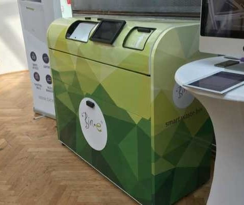 Lixeira inteligente separa e compacta resíduos recicláveis