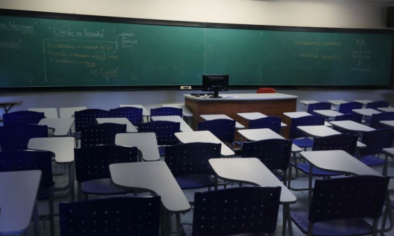 Não há previsão para retomada de aulas presenciais na rede municipal de Maringá