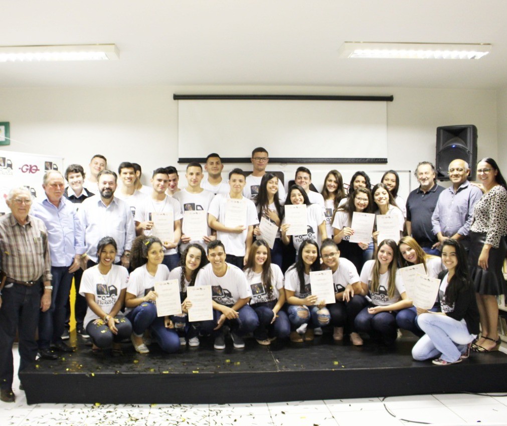 30 estudantes se formam no 1º curso de Logística do Brasil