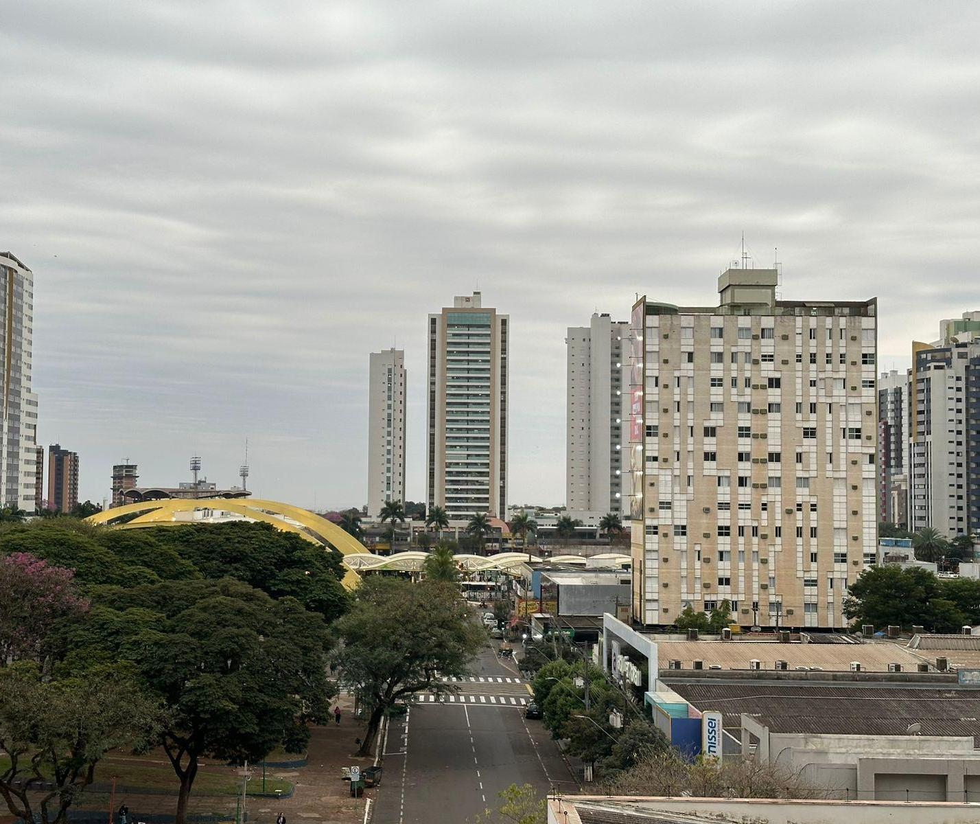 Segunda-feira (4) será de céu nublado e tempo ameno em Maringá
