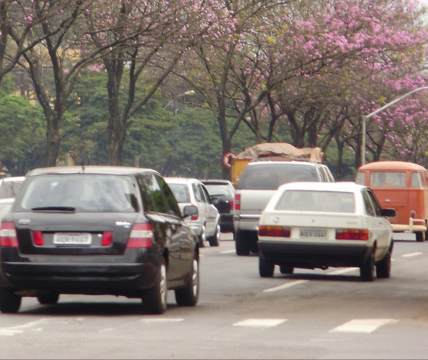 Buzina, fila dupla, motorista que não dá seta, o que mais irrita no trânsito?