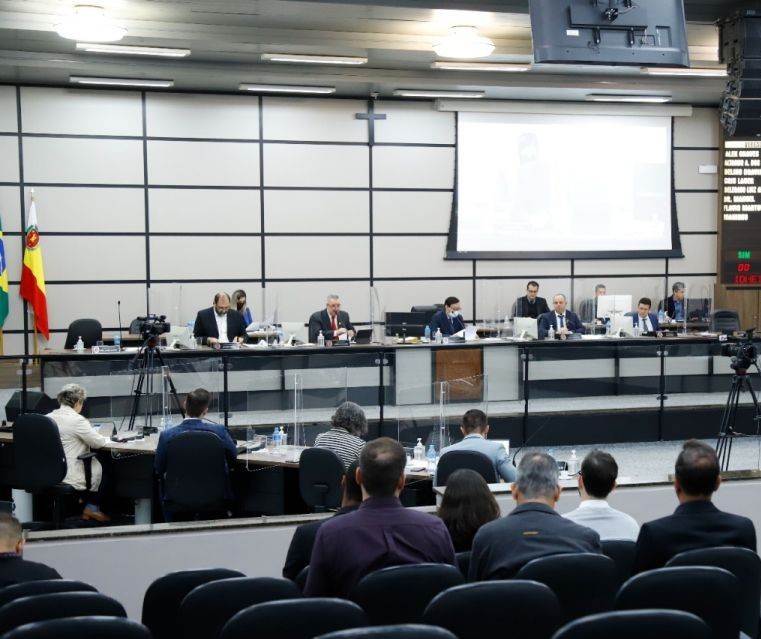 Lei que regulamenta a instalação de antenas 5G em Maringá é aprovada pela Câmara