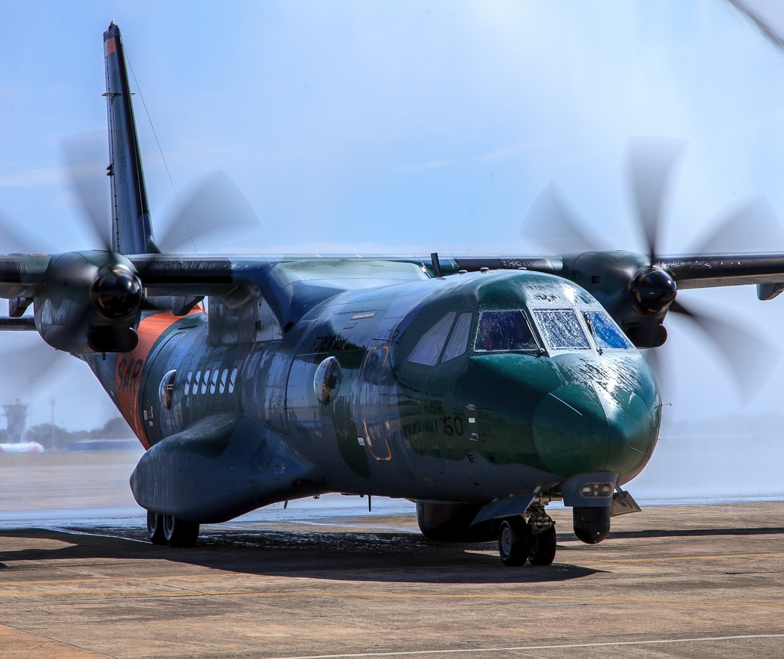 Avião da FAB auxilia nas buscas por aeronave desaparecida no Paraná