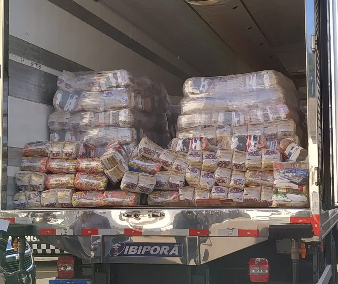Rede de supermercados doa mil cestas básicas em Maringá