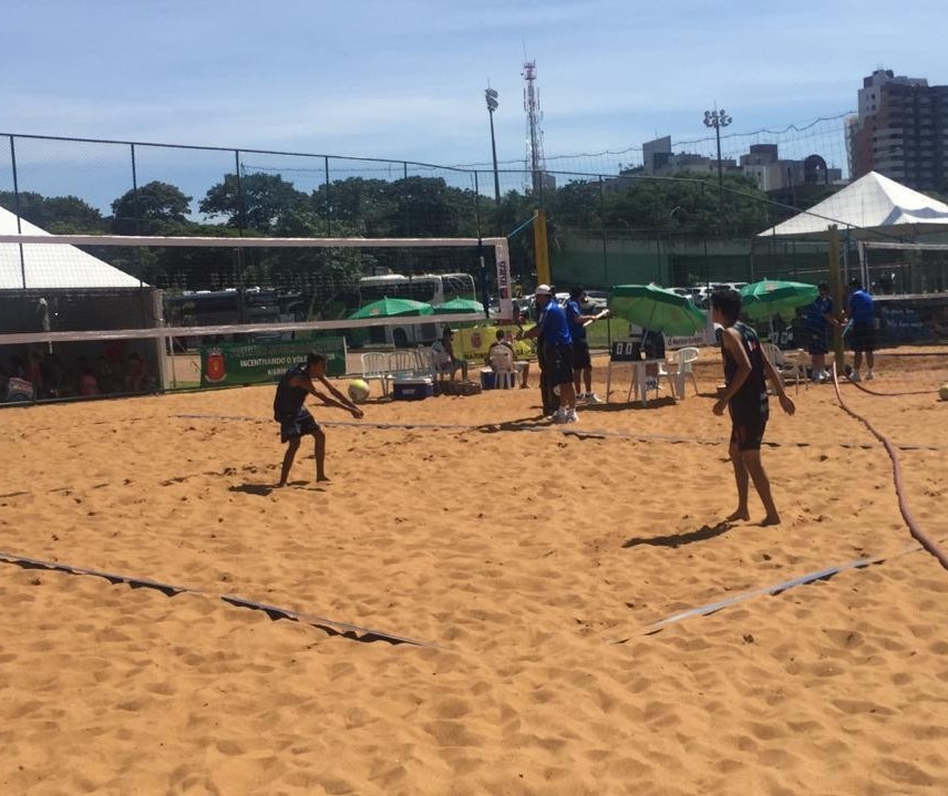 Paranaense de vôlei de praia é realizado em Maringá