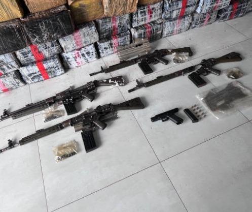 Polícia apreende quatro armas e 3,5 toneladas de maconha em Icaraíma
