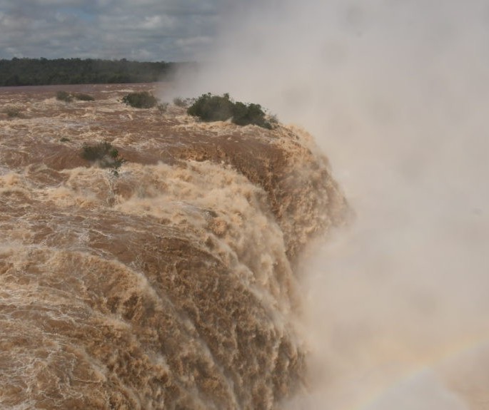 Corpo de turista que caiu nas Cataratas do Iguaçu é encontrado 