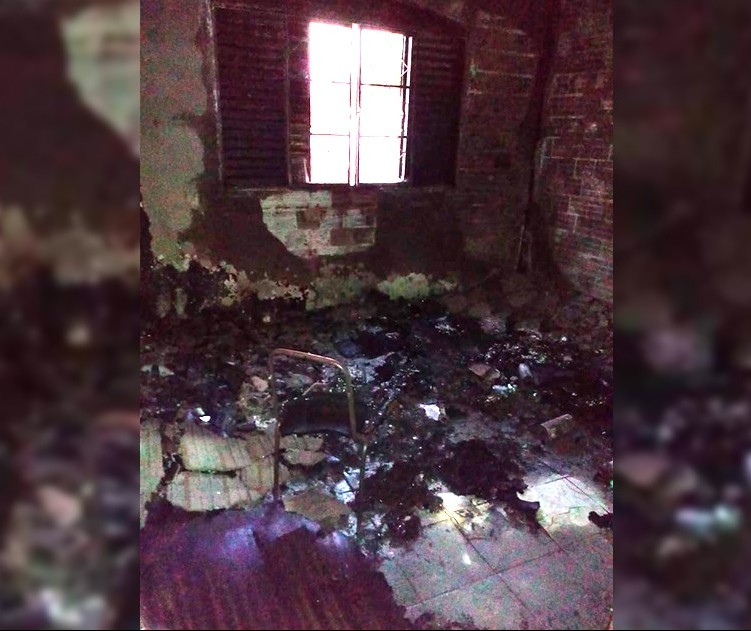 Casa pega fogo após furto na Zona Norte de Maringá