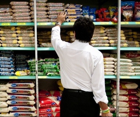 Supermercados atendem a todos, não só aos católicos
