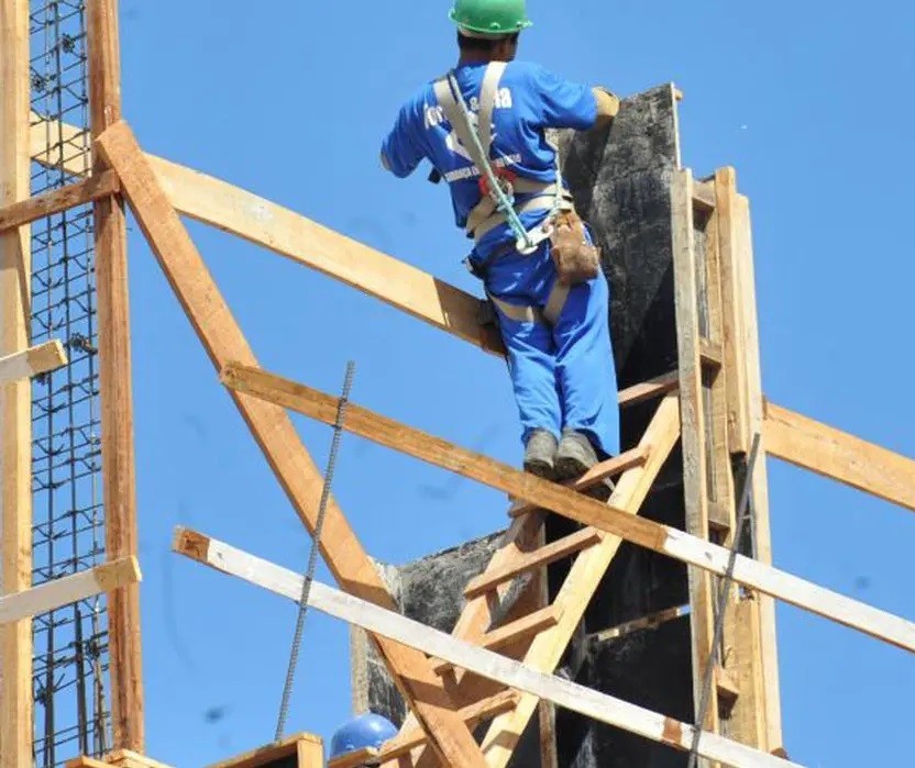 “Trabalhadores por diária na construção civil vão perder com feriado”, diz Sinduscon