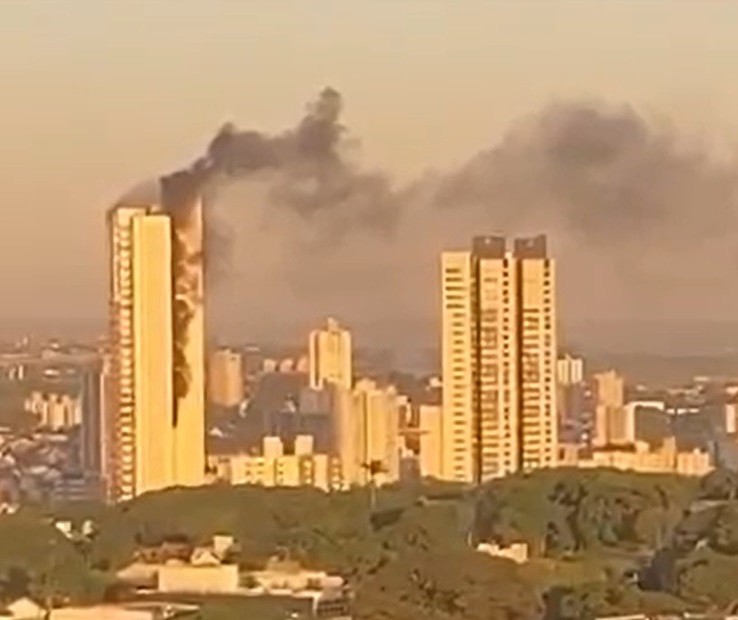 Incêndio atinge prédio em Maringá