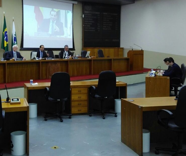 Vice-prefeito e vereador discutem em Comissão Processante