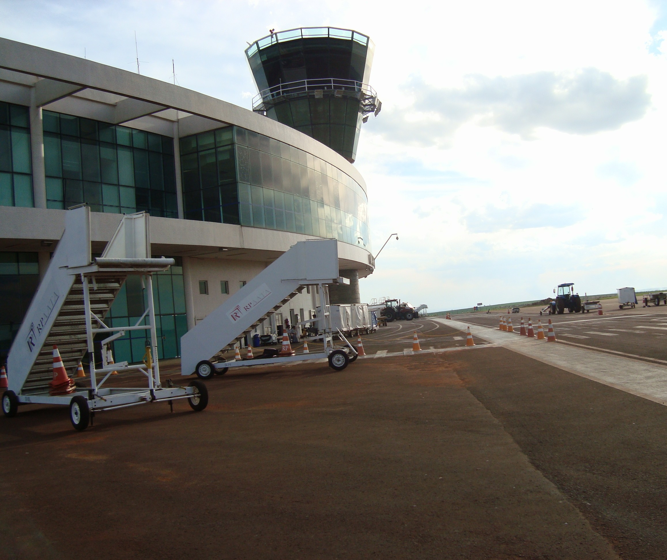 Cinco empresas disputam licitação da torre de controle do aeroporto