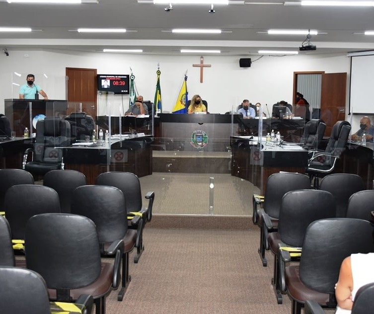 Após longa sessão, Câmara de Umuarama aprova cassação do prefeito