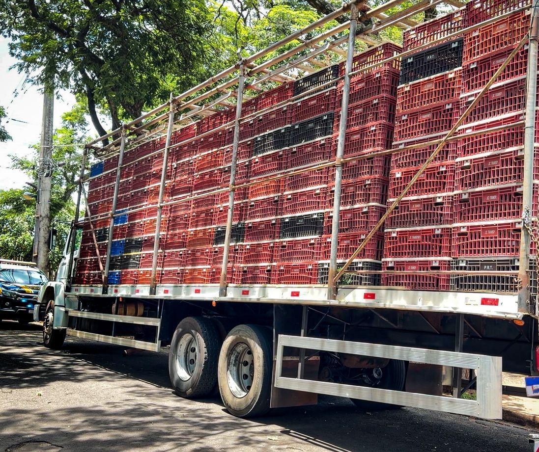 PRF apreende quase duas toneladas de maconha em meio a carga de frango