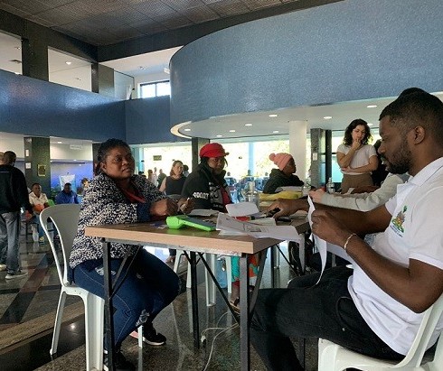 Mutirão regulariza documentação de imigrantes haitianos em Maringá