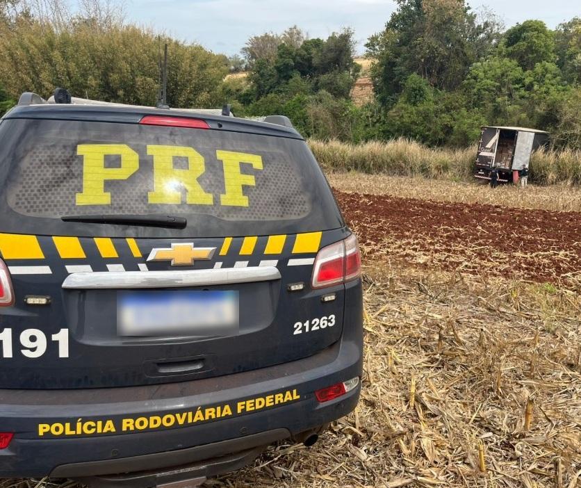 PRF apreende cigarros após perseguição por ruas e avenidas de Maringá