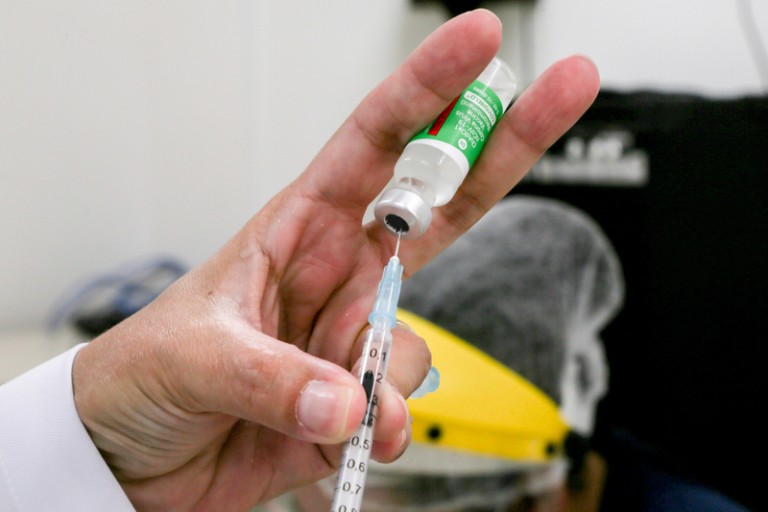Maringá pretende vacinar 1,5 mil trabalhadores de saúde até esta quarta (3)