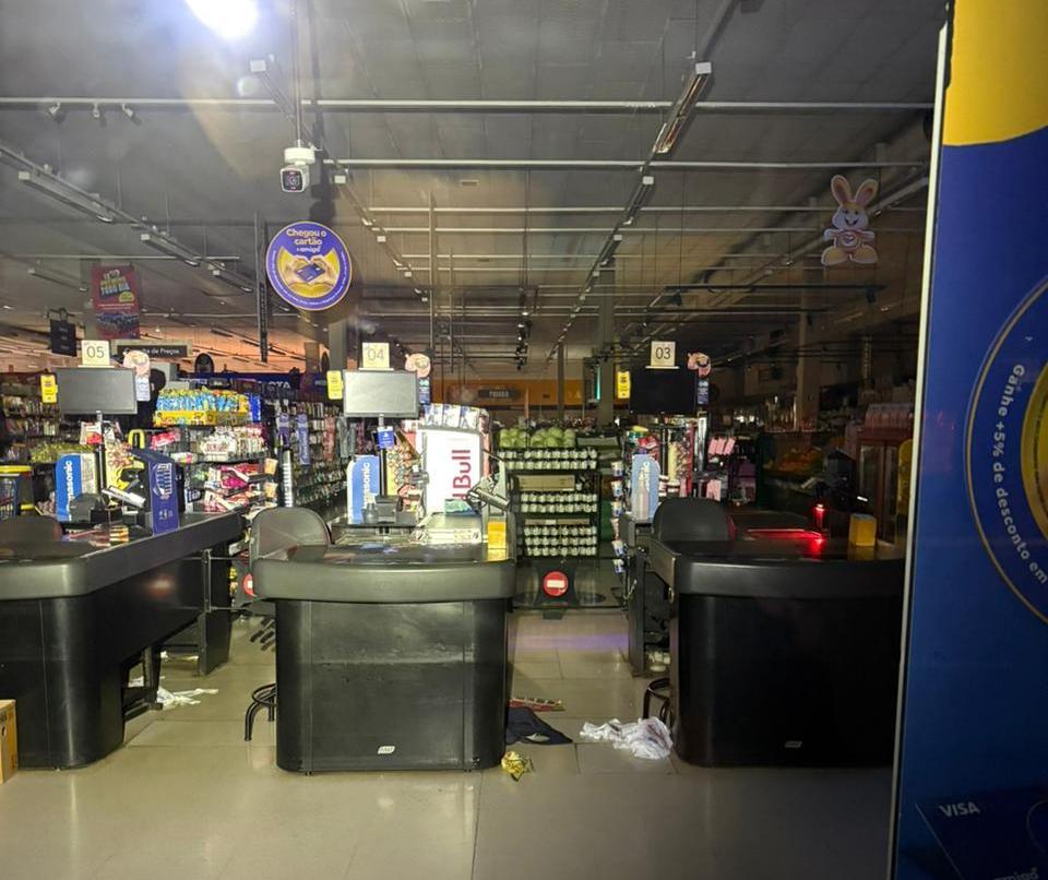 Após perseguição por corredores de supermercado, suspeito de furto é preso