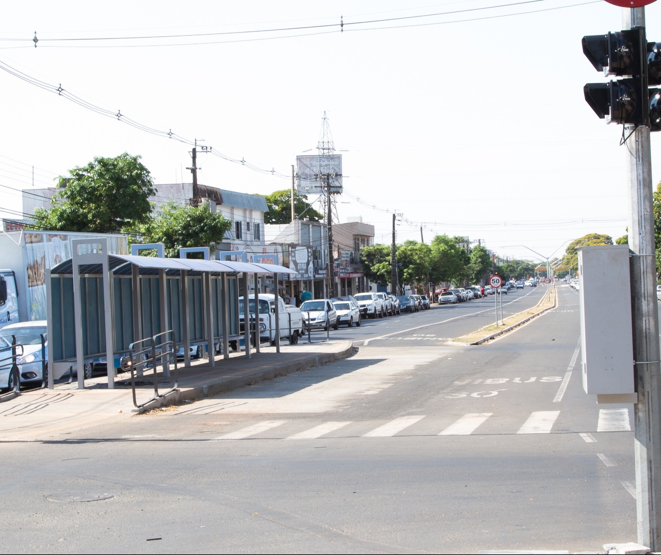 Corredores exclusivos de ônibus serão isolados por ‘tachões’ neste ano