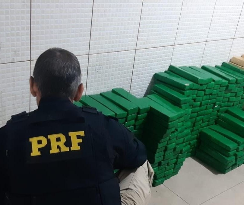 PRF apreende 271 kg de maconha em Campo Mourão