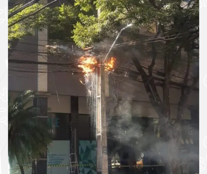 Bombeiros combatem incêndio em rede elétrica e orientam a população