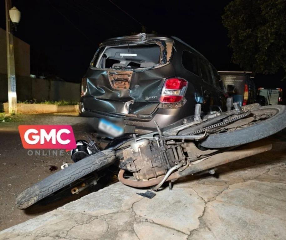 Motociclista fica gravemente ferido após acidente em cruzamento de Sarandi, vídeo