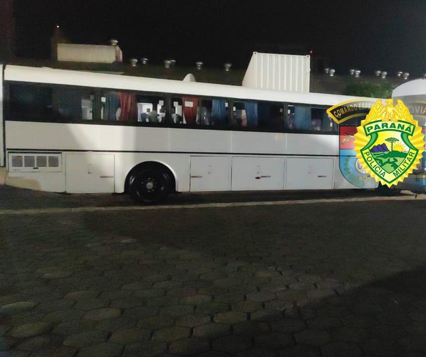 88 passageiros de dois ônibus são flagrados com descaminho