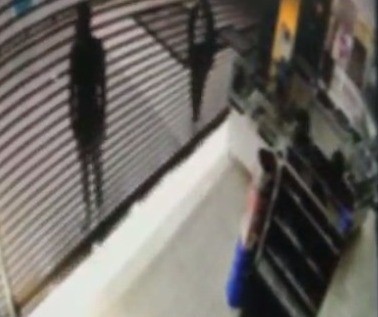 Casal furta dezenas de óculos e relógios em loja de shopping de Maringá; vídeo 