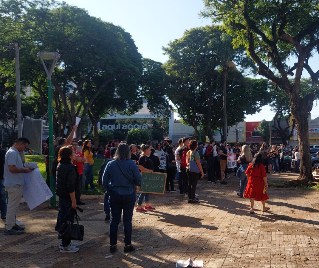 Professores estaduais decidem encerrar a greve da Educação no Paraná