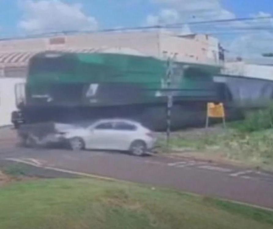 Dois acidentes com trem são registrados em menos de 12 horas na região