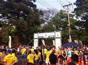 Cerca de mil crianças e adolescentes participam da 2ª Corrida da PM em Maringá