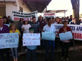 Moradores do Parque Itaipu vão às ruas para pedir mais segurança
