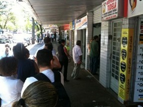 Lotéricas de Maringá estão lotadas por causa da greve dos bancários