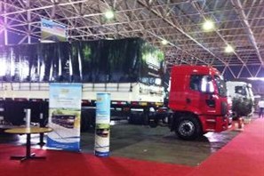 Caminhões mais modernos do mercado brasileiro estão em exposição em Maringá