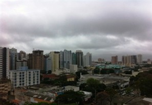 Semana começou mais fria em Maringá e com tempo nublado