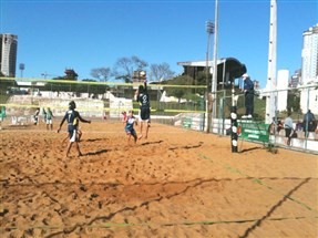 Primeira etapa do campeonato paranaense de Vôlei de Praia está sendo disputada em Maringá