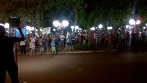 Moradores cercam Câmara Municipal de Itambé para impedir votação de projeto sobre o lixo