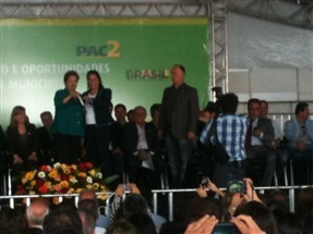 Em visita ao Paraná presidente Dilma Rousseff anuncia investimentos de cinco bilhões de reais por ano na construção de armazéns