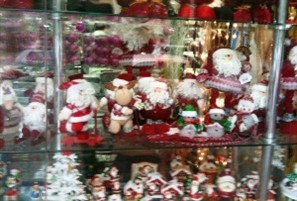 Falta um mês para o Natal mas as lojas de Maringá já estão no clima natalino