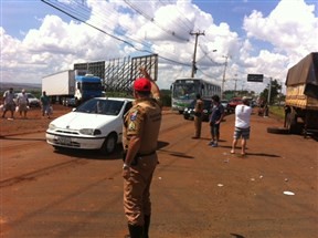 Polícia Militar cumpre ordem judicial e desbloqueia rodovias estaduais do Paraná