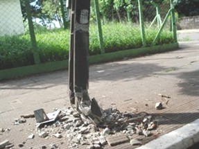 Maringá é a cidade do Paraná com maior número de queda de postes de iluminação em acidentes de trânsito